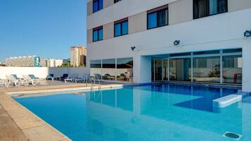 Alberca al aire libre por temporada