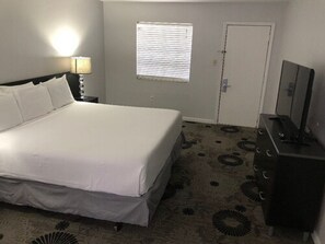 Sengetøy av topp kvalitet, skrivebord og strykejern/-brett