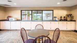 Lobby - Studios and Suites 4 Less Emporia (Emporia)