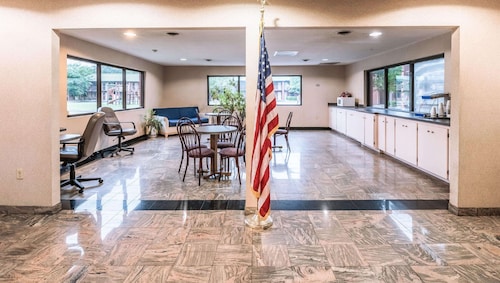 Studios and Suites 4 Less Emporia