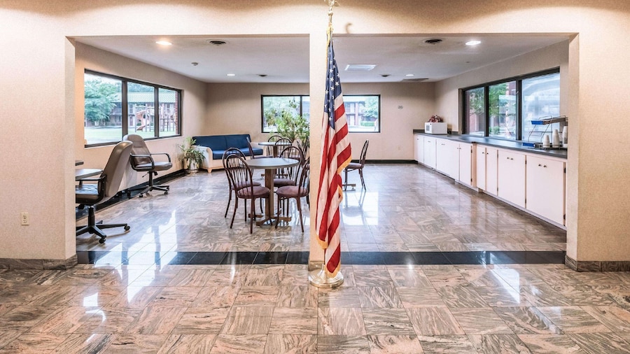 Studios and Suites 4 Less Emporia