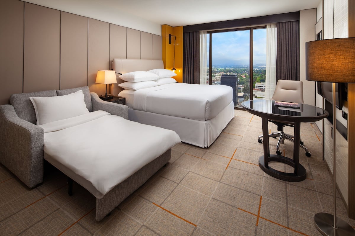 1 bedroom, premium bedding, down comforters, in-room safe