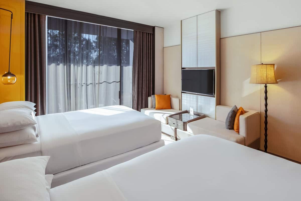 Premium kamer, 2 queensize bedden, niet-roken, veranda | Luxe beddengoed, donzen dekbedden, een kluis op de kamer, een bureau