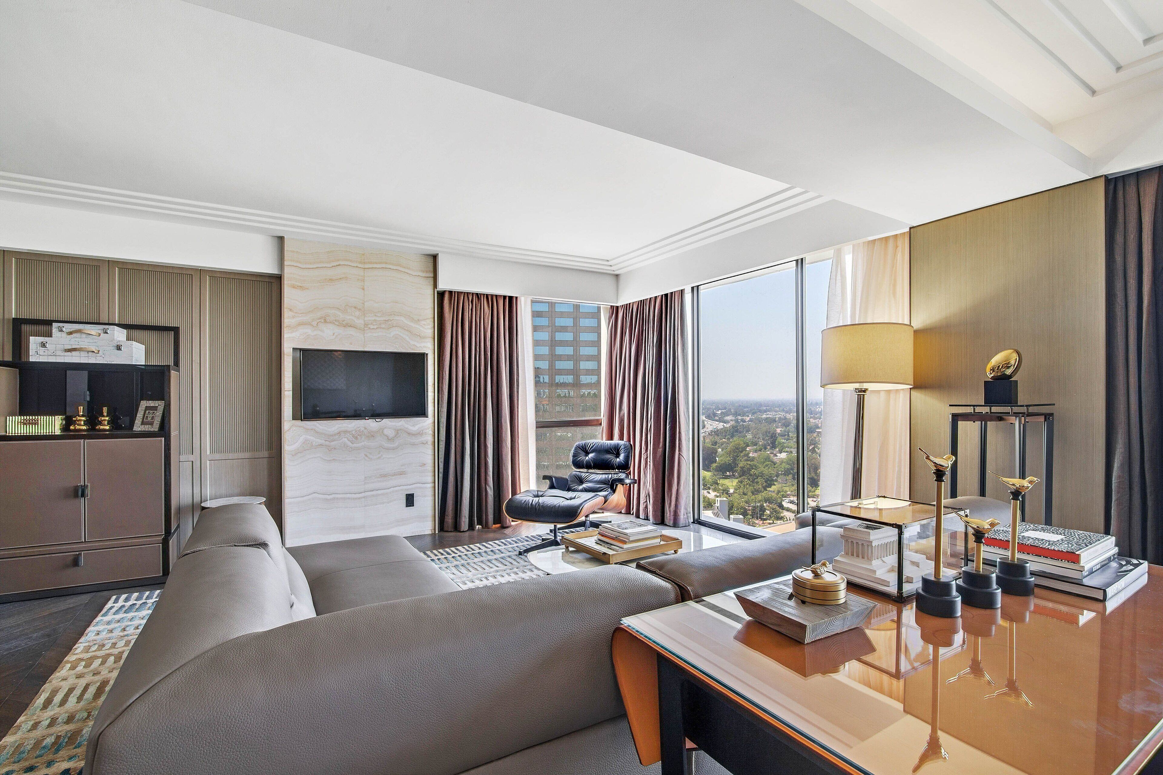 premium bedding, down duvets, in-room safe, desk