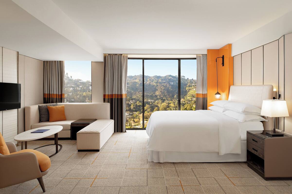 Suite, 1 King Bed with Sofa bed | Meeting facility