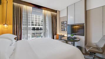 Executive Room, 1 King Bed | Premium bedding, down duvets, in-room safe, desk