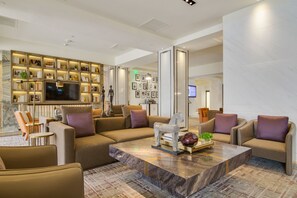 Lobby sitting area - Sheraton Universal Hotel (Universal City)