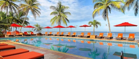 Outdoor pool, sun loungers