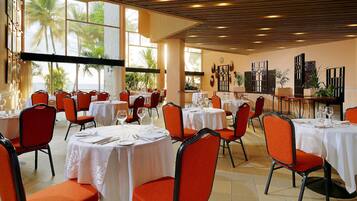 Daily full breakfast (XAF 15000 per person)