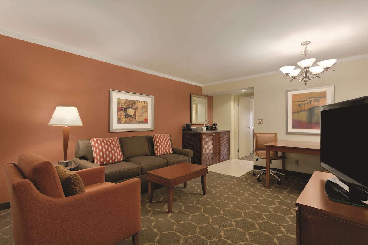 1 bedroom, premium bedding, in-room safe, desk