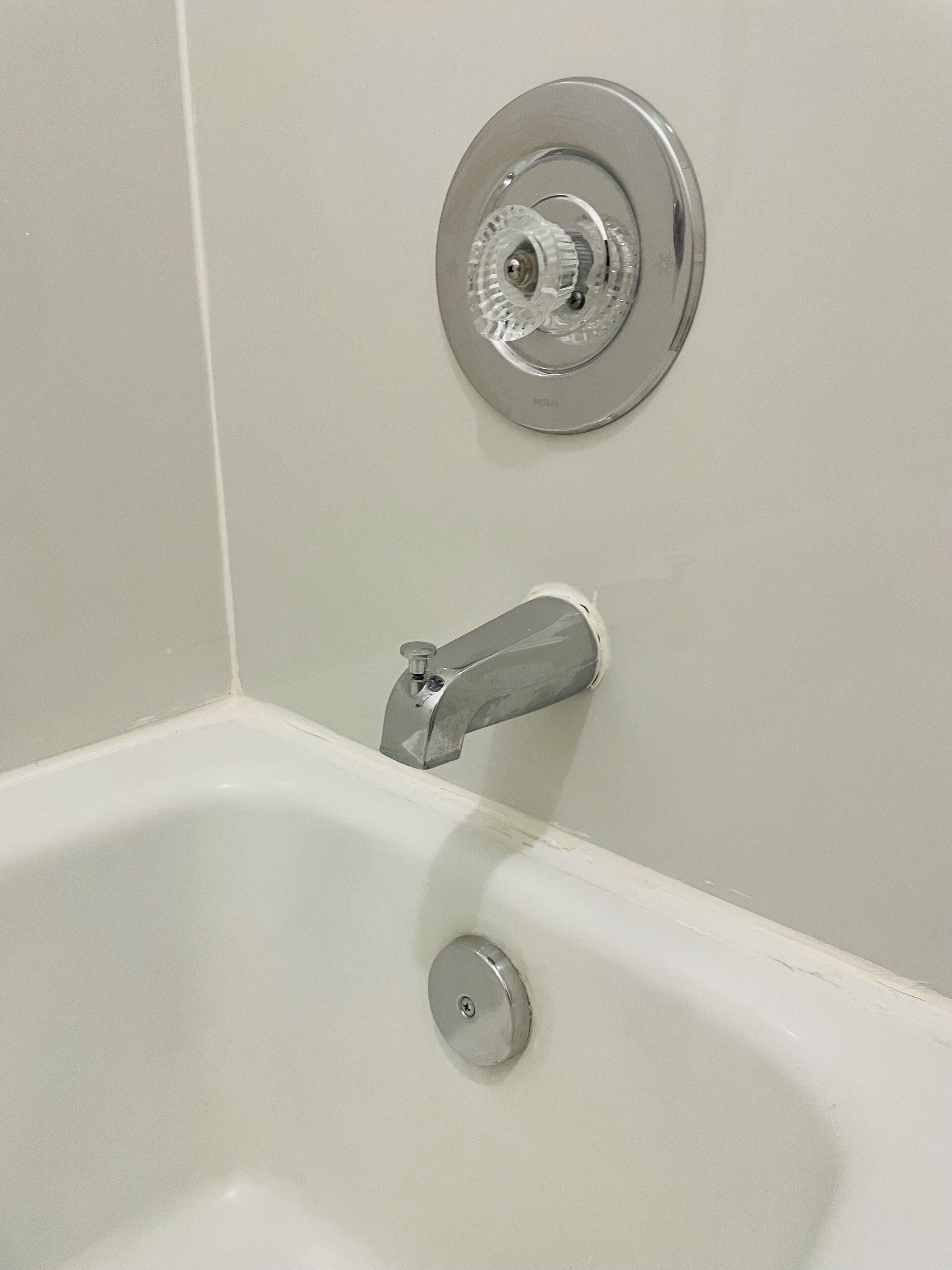 combined shower/bathtub, free toiletries, hair dryer, towels