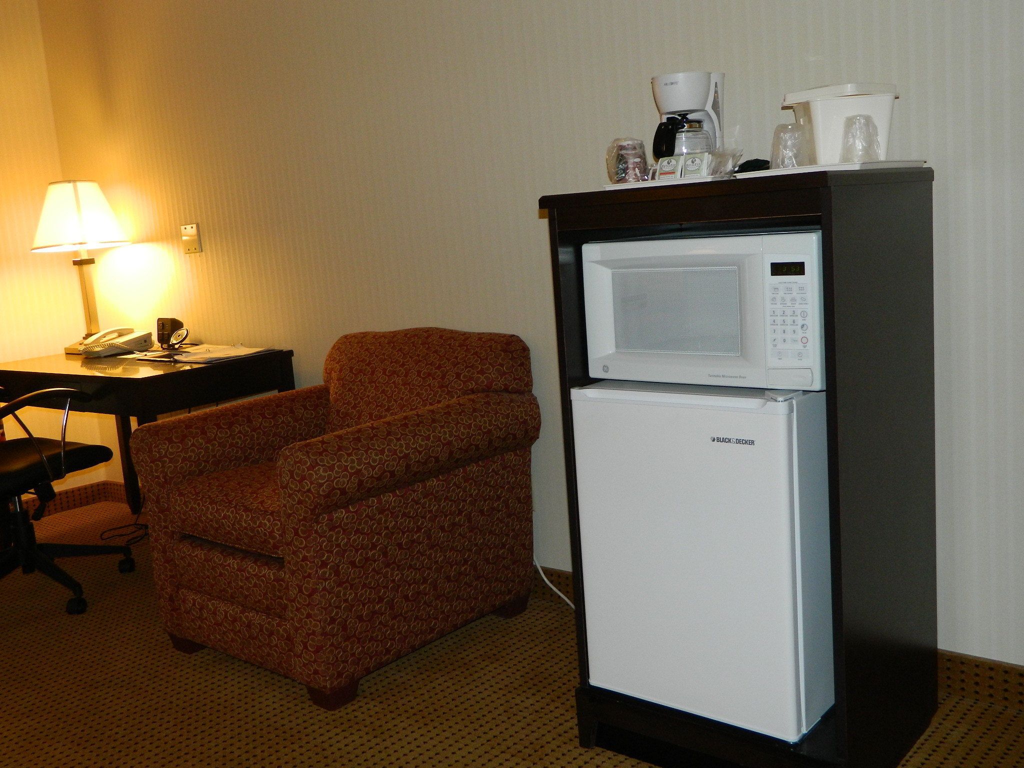standard room, 1 king bed, non smoking | mini fridge