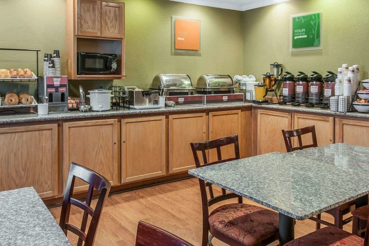 free daily continental breakfast