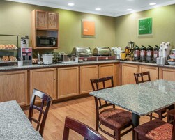 Free daily continental breakfast