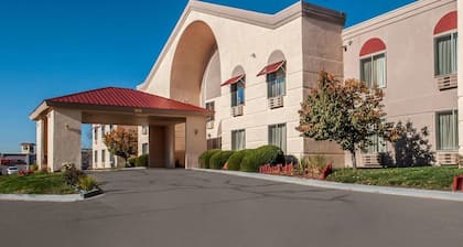 Quality Inn & Suites Farmington