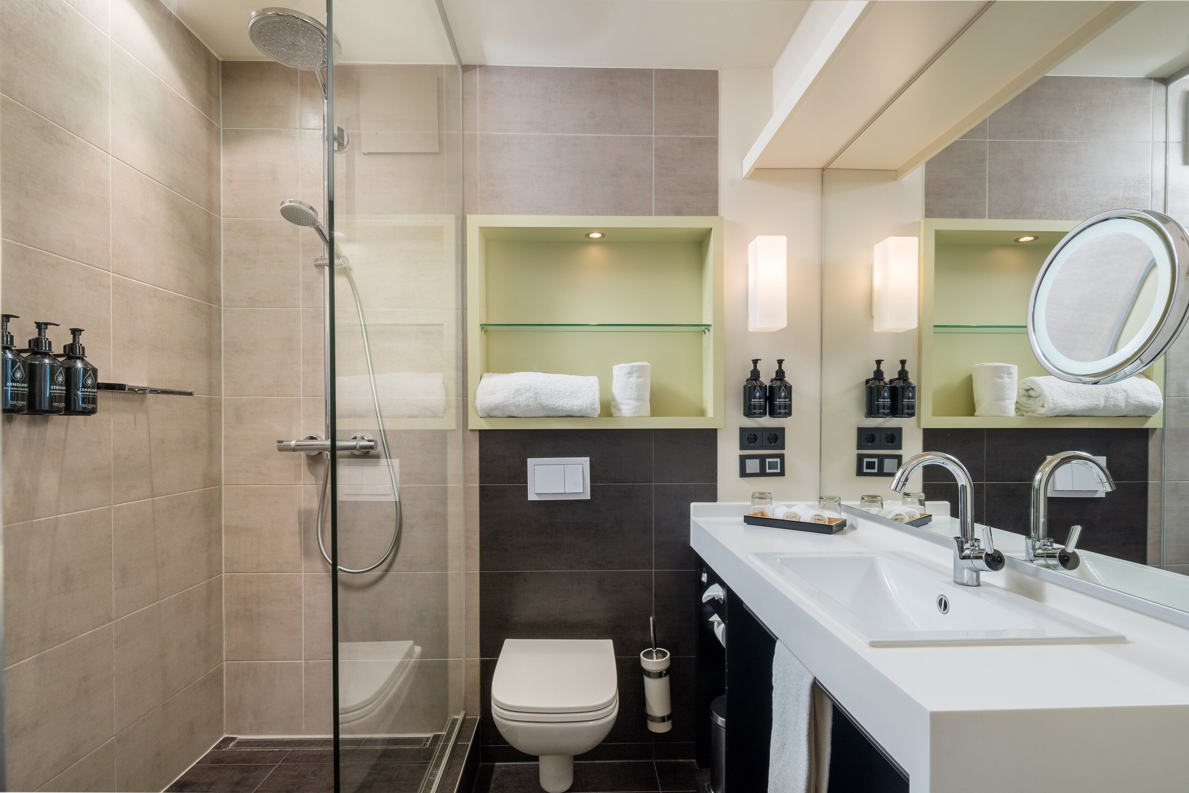 shower, rainfall showerhead, free toiletries, hair dryer