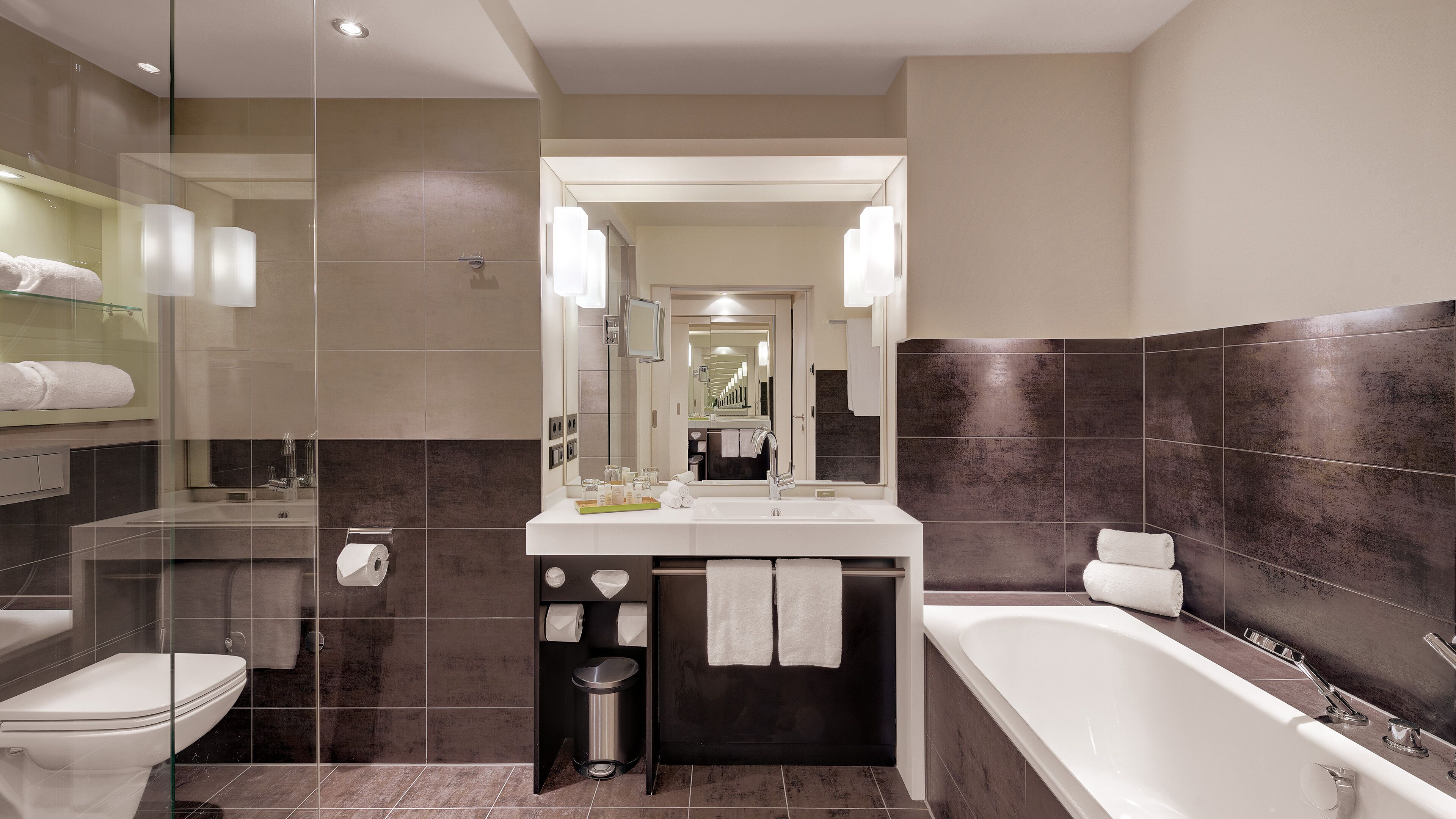 1 bedroom, hypo-allergenic bedding, minibar, in-room safe