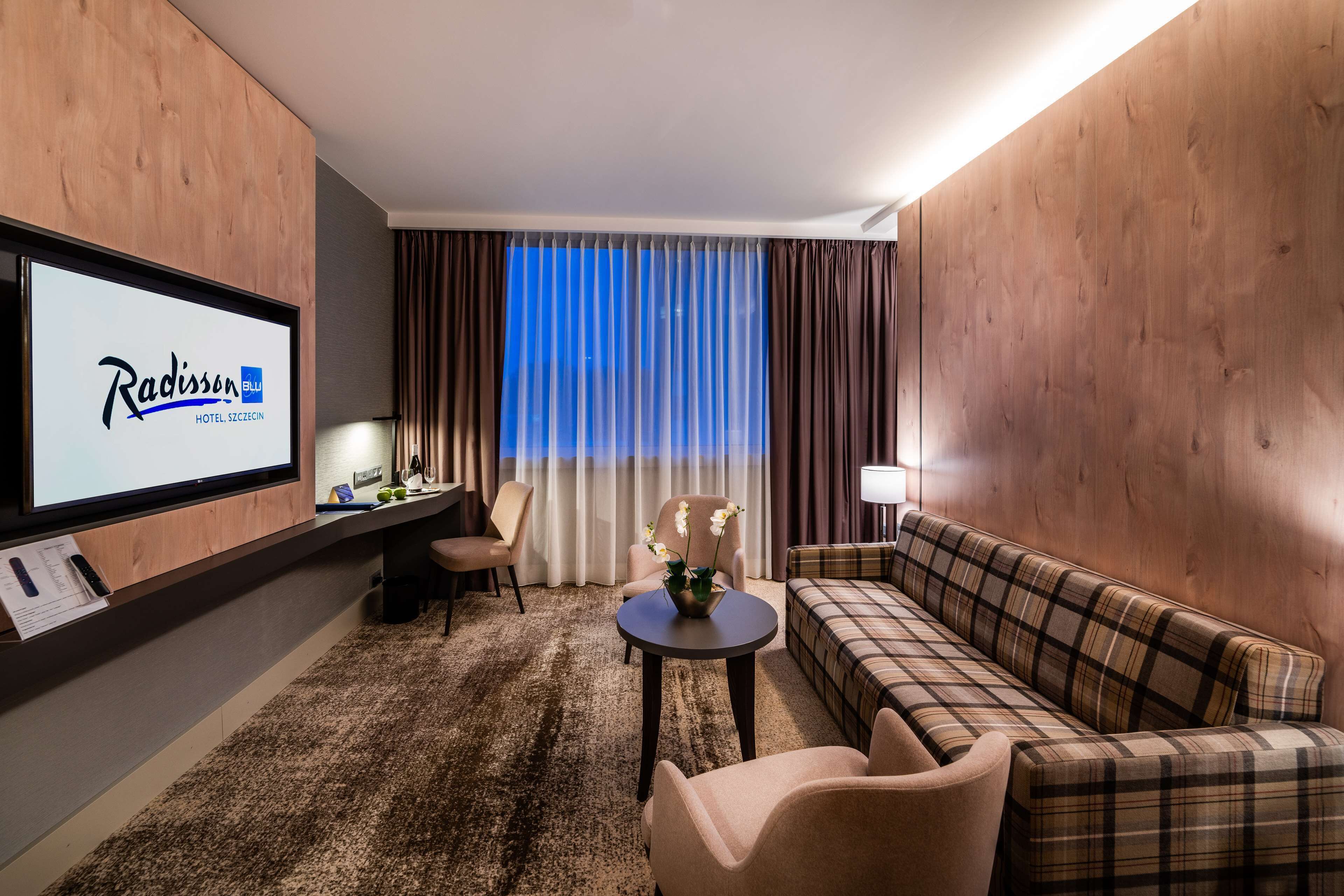 junior suite | 1 bedroom, hypo-allergenic bedding, desk, laptop workspace