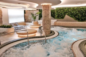 Salle de soins pour les couples, sauna, spa, service de massage