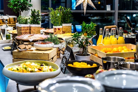 Frühstück zum Mitnehmen am Wochenende gegen Gebühr. Radisson Blu Hotel, Szczecin