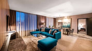 Suite, 1 soverom | Allergitestet sengetøy, skrivebord og skrivebord for bærbar PC