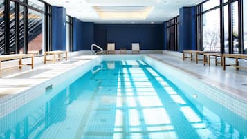 Innendørsbasseng