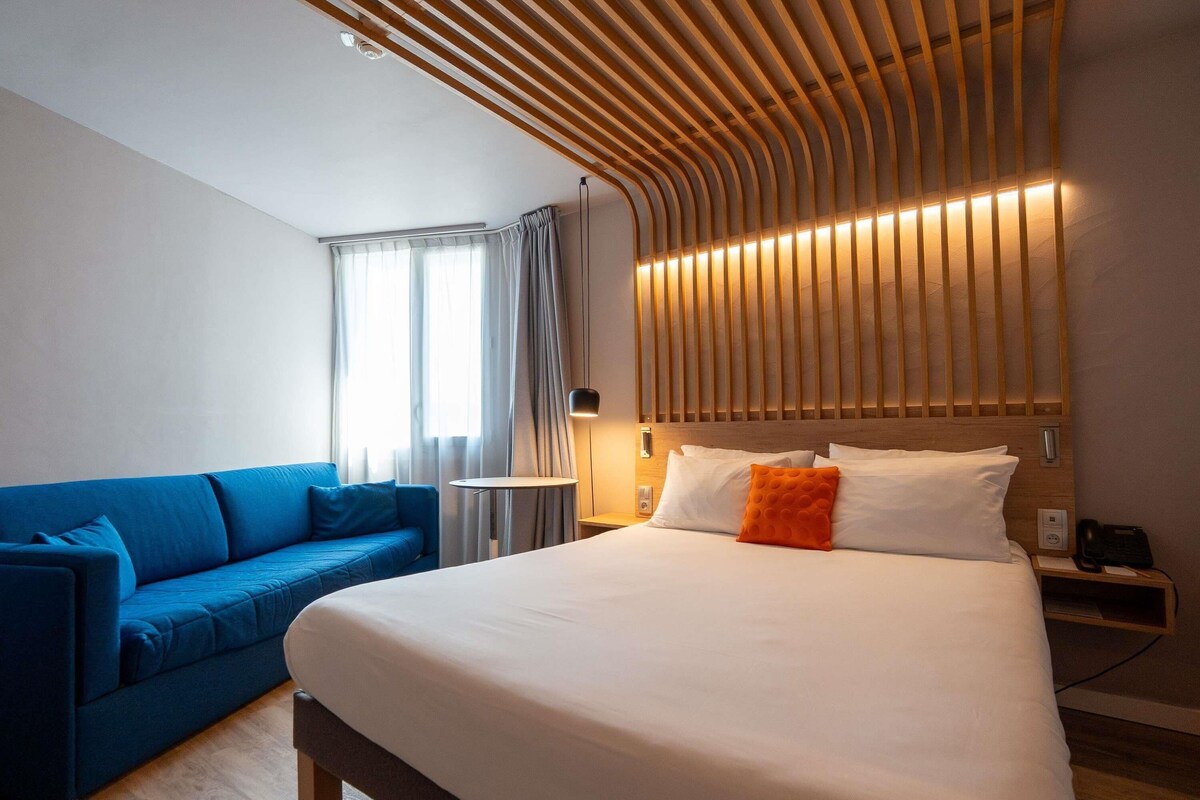 Chambre Supérieure côté Parking | Mini-bar avec articles gratuits, coffres-forts dans les chambres, bureau