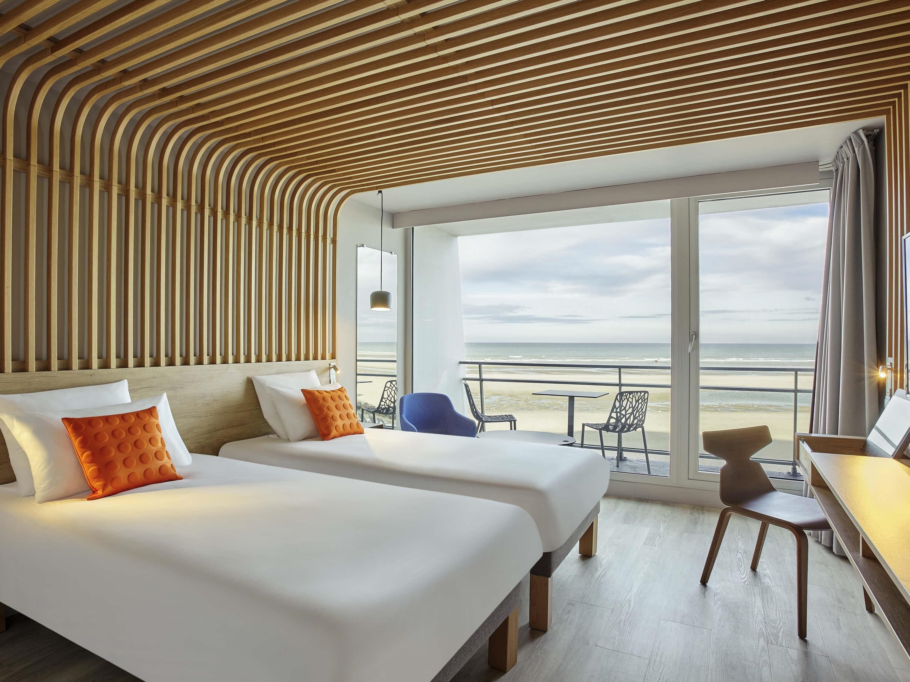 Chambre Supérieure avec lits jumeaux, 2 lits une place, balcon, vue mer (Balcony) | Mini-bar avec articles gratuits, coffres-forts dans les chambres, bureau