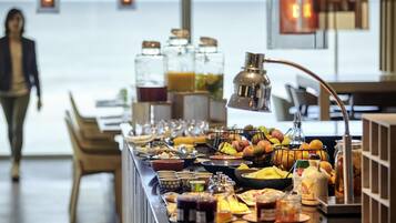 Frukostbuffé varje dag mot avgift