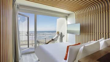 Executive Room, 1 Double Bed with Sofa bed, Balcony, Sea View | Free minibar items, in-room safe, desk, blackout drapes