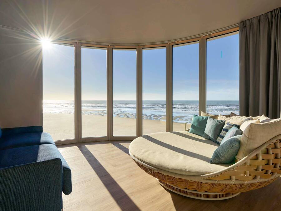 Minibarvarer (inkludert), safe på rommet og skrivebord