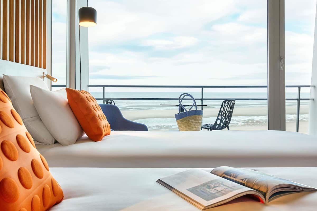 Superior Twin Room, 2 Twin Beds, Balcony, Sea View (Balcony) | Free minibar items, in-room safe, desk, blackout drapes