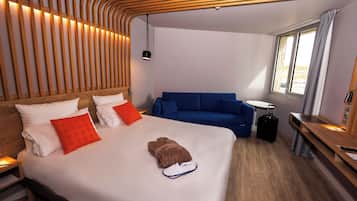 Superior Room, 1 Queen Bed | Free minibar items, in-room safe, desk, blackout curtains