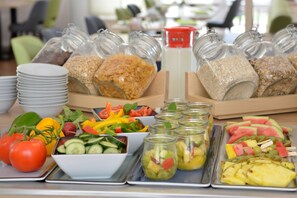A buffet table with various food items including salads, fruits, and grains. - Hotel Stadt Hameln (Hamelin)