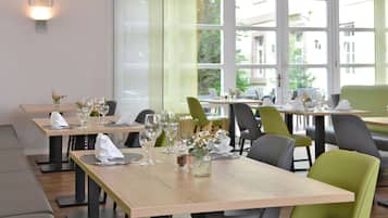 Frühstück, Mittagessen und Abendessen