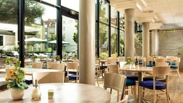 Svédasztalos reggeli mindennap (fejenként EUR 17 áron)