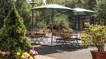 Desayuno buffet (EUR 17 por persona)