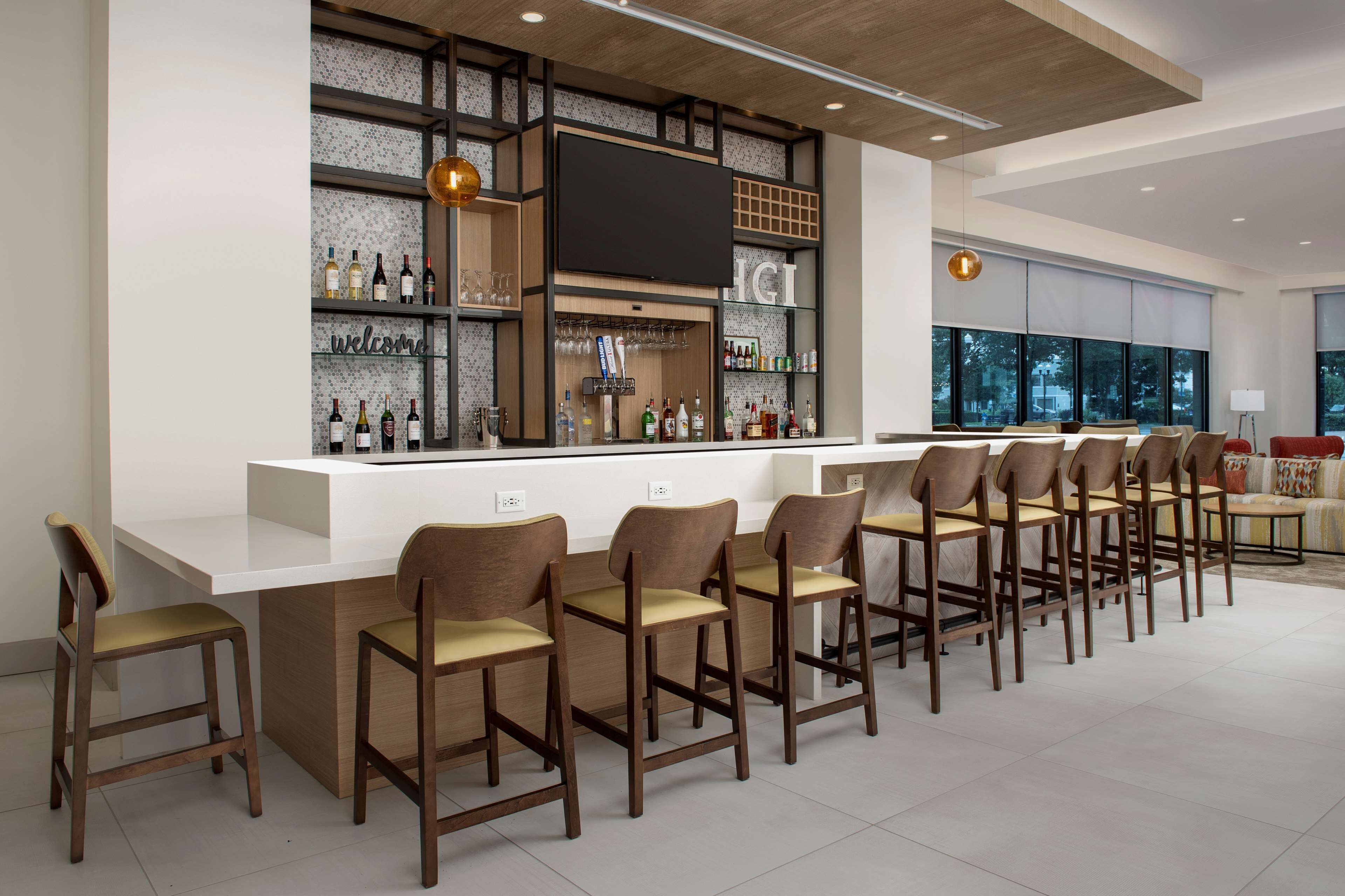 Bar (trong khuôn viên)