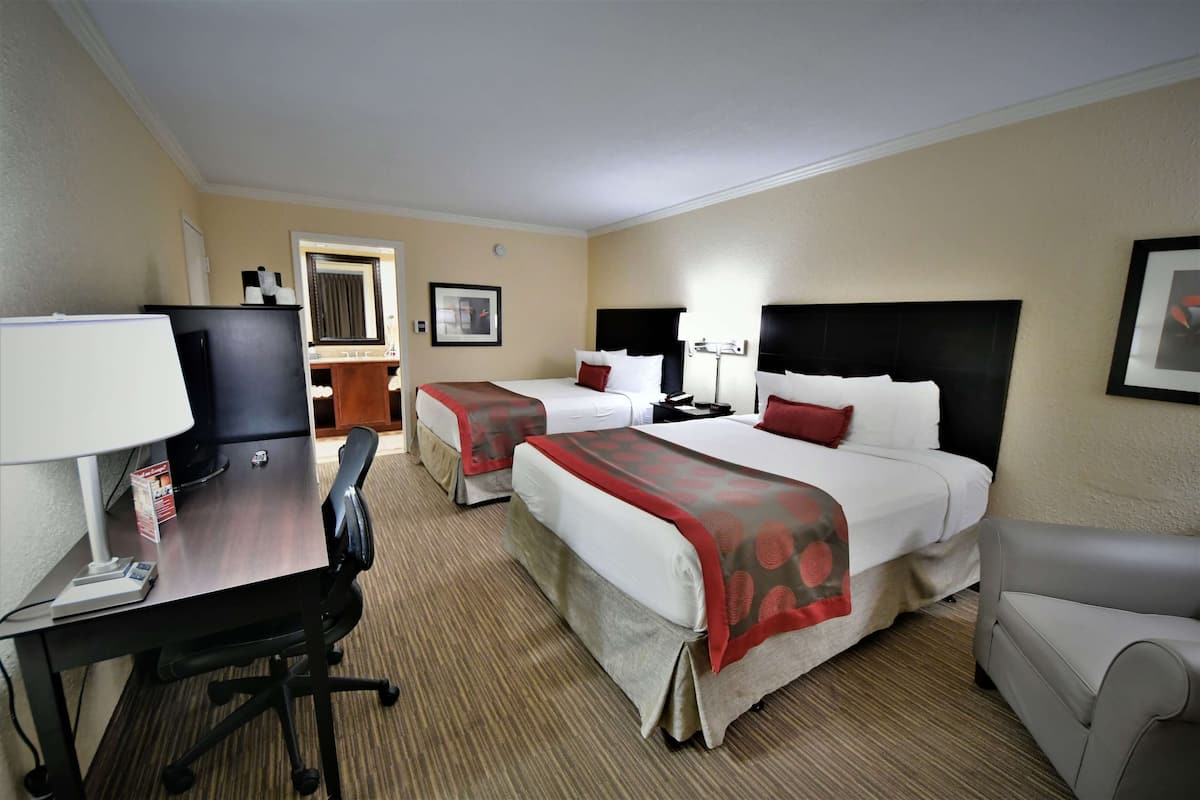 Chambre, 2 grands lits, non-fumeurs (Pet-Friendly) | 1 chambre, literie de qualité supérieure, bureau