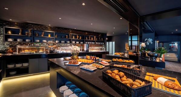 Daily buffet breakfast (EUR 19 per person)