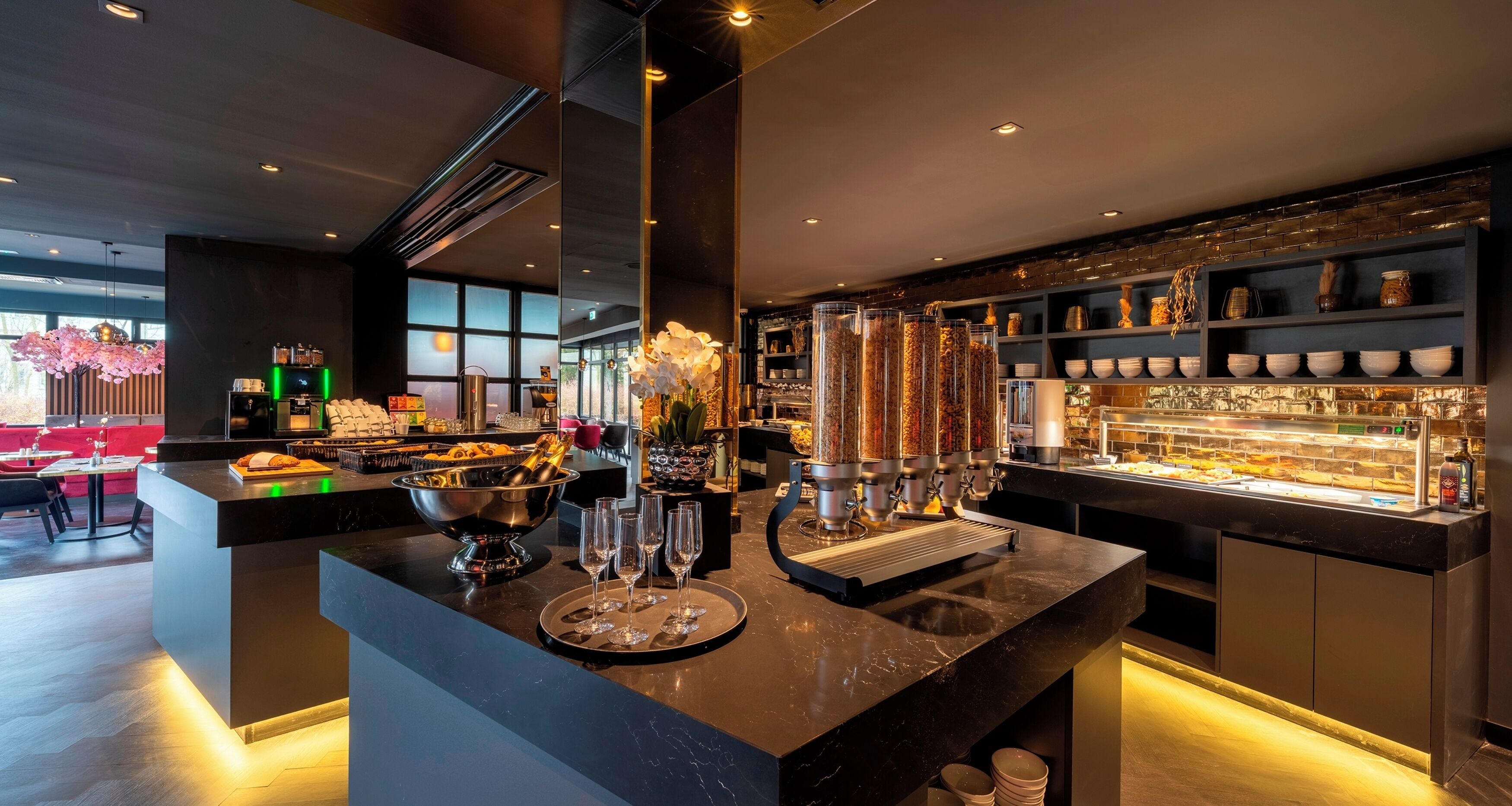 Tägliches Frühstücksbuffet (19 EUR pro Person)