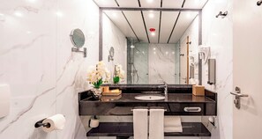 Shower, free toiletries, hair dryer, towels
