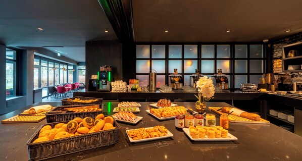 Daily buffet breakfast (EUR 19 per person)