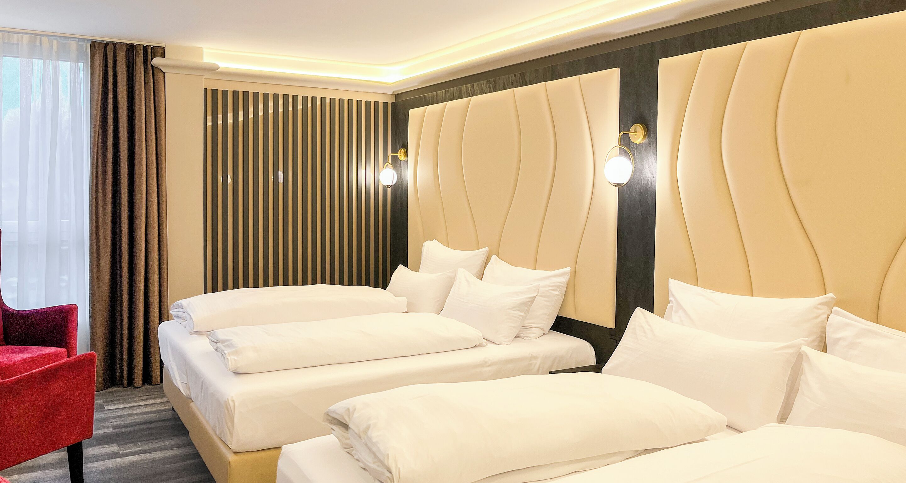 Premium Quadruple Room | 防过敏的被褥、迷你吧、客房内保险箱、办公桌