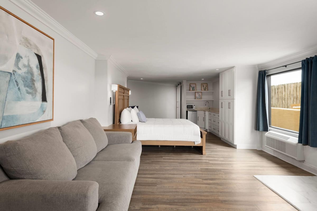 Habitación ejecutiva, 1 cama King size (Boardwalk) | 1 habitación, tabla de planchar con plancha y cunas gratuitas