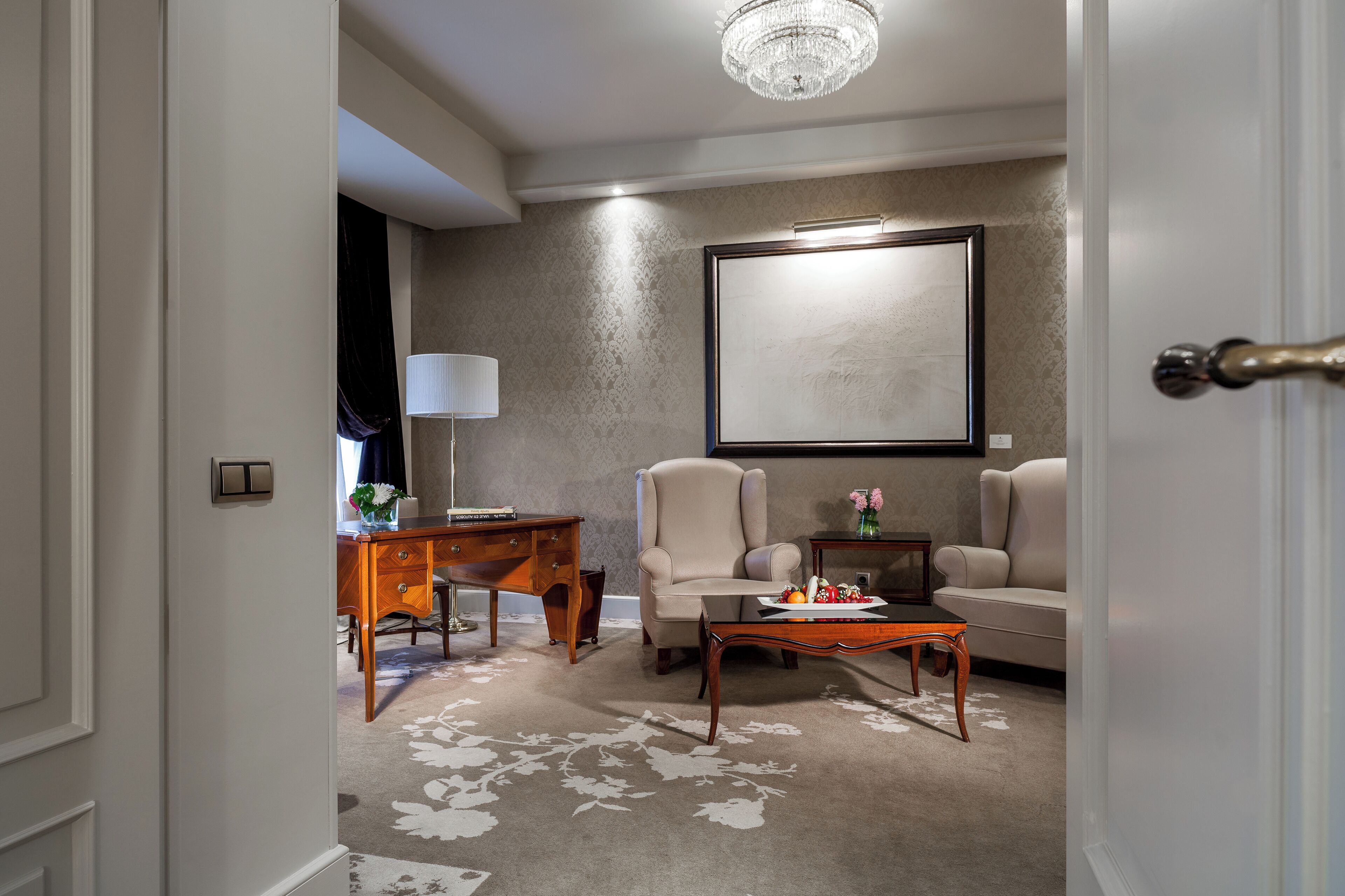 suite courtyard "the wellington club" access | 1 bedroom, premium bedding, minibar, in-room safe