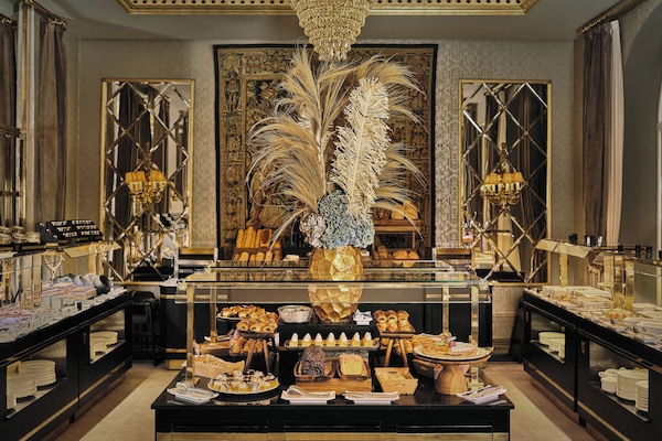 Café da manhã com buffet todos os dias (EUR 45 por pessoa)