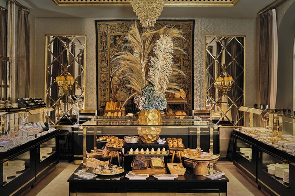 Café da manhã com buffet todos os dias (EUR 45 por pessoa) 