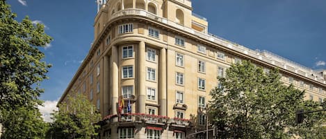 Fachada de la propiedad