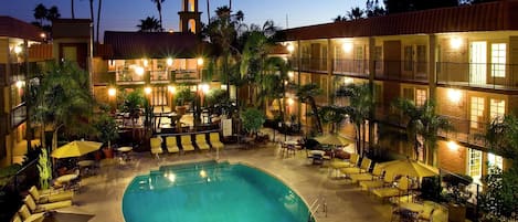 Outdoor pool, pool loungers